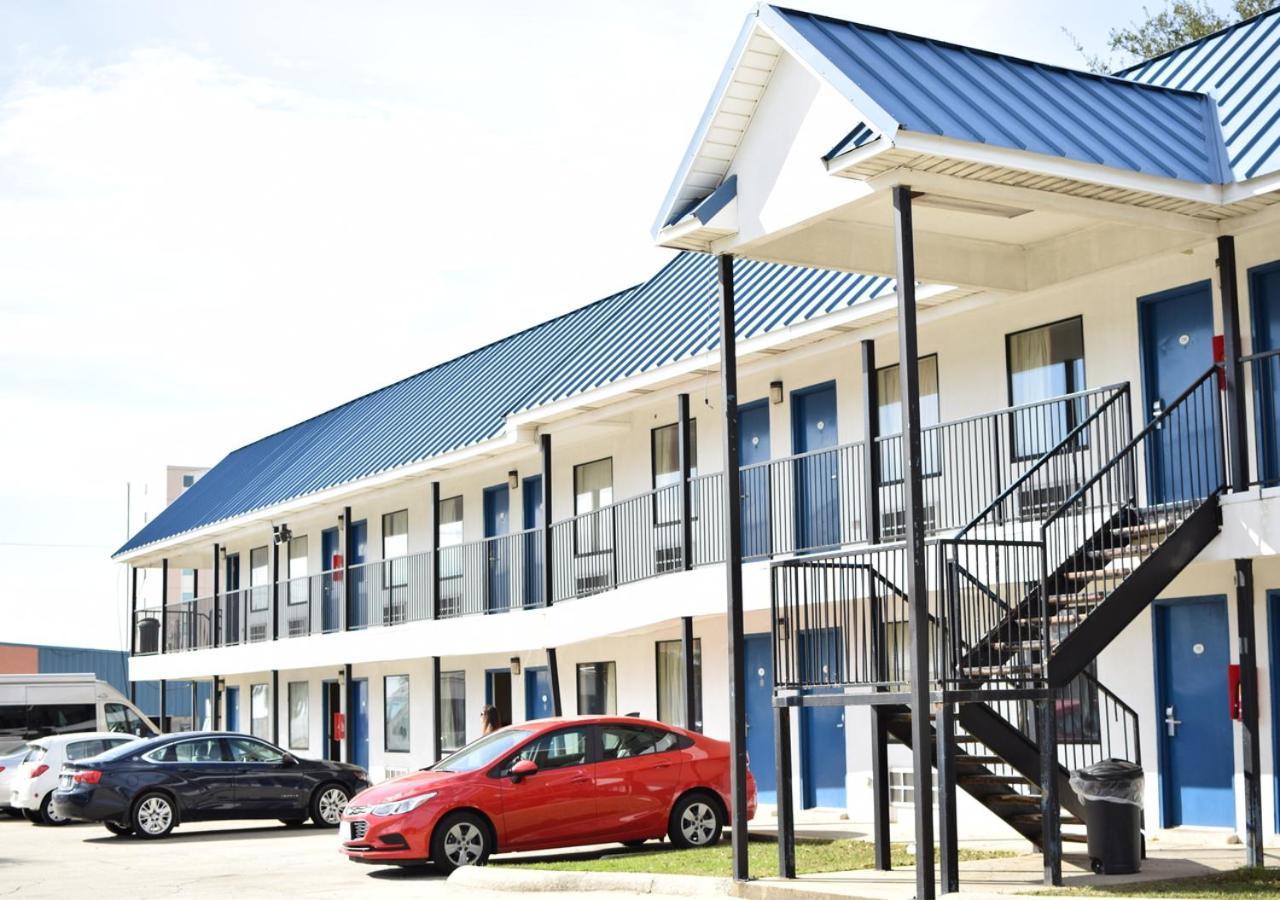 Bayfront Inn Билокси Екстериор снимка