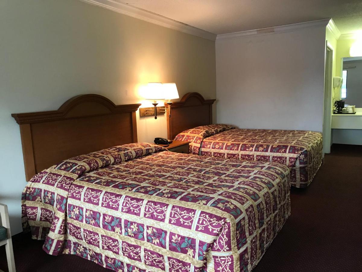 Bayfront Inn Билокси Екстериор снимка