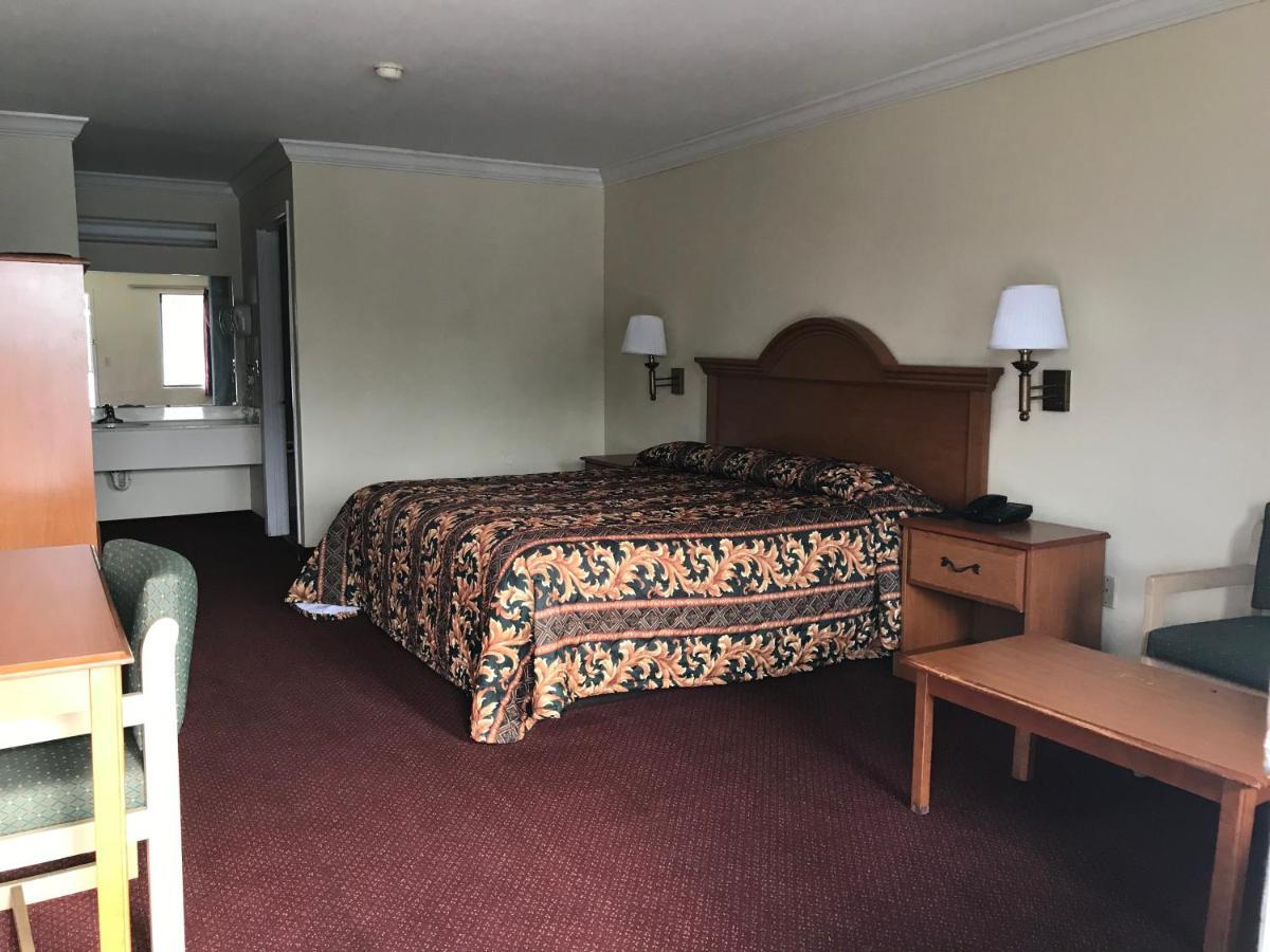 Bayfront Inn Билокси Екстериор снимка