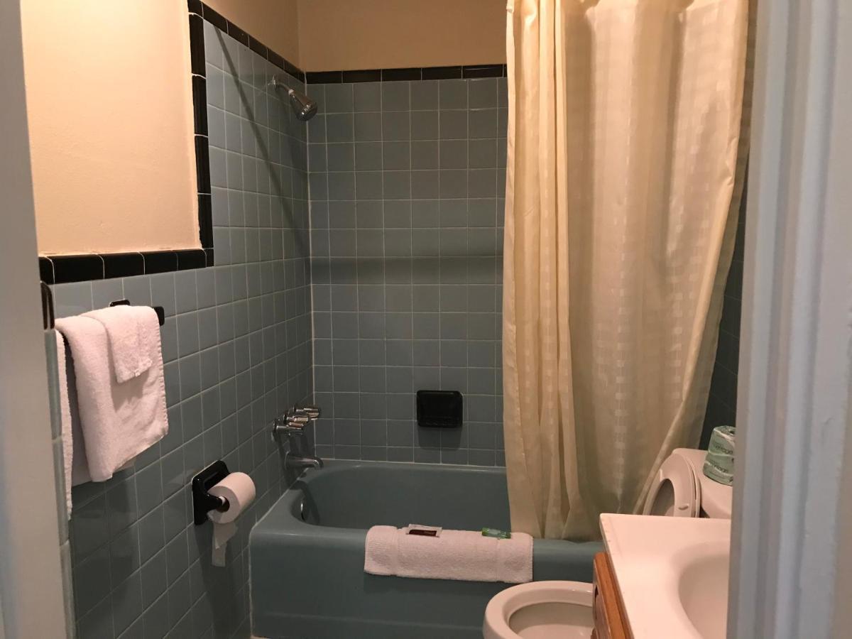 Bayfront Inn Билокси Екстериор снимка
